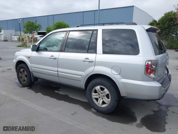 2008 Honda Pilot VP with VIN 5FNYF282X8B025262, listed as a IAAI auction lot 42110604 with 231,980 mi miles. Bid and sale history available at carsss.com. Image 3.
