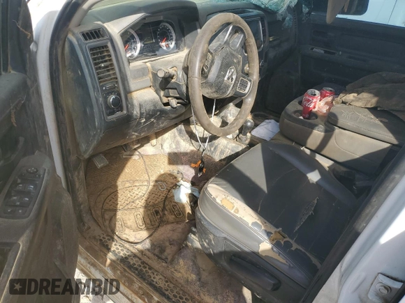 2018 Ram 3500 Tradesman z VIN 3C7WRTCL1JG211117, wystawiony jako Copart lot #55949905 z przebiegiem 137 640 mil mil oraz Szkoda całkowita • Salvage title. Historia ofert i sprzedaży dostępna na DreamBid. Obrazek 8.