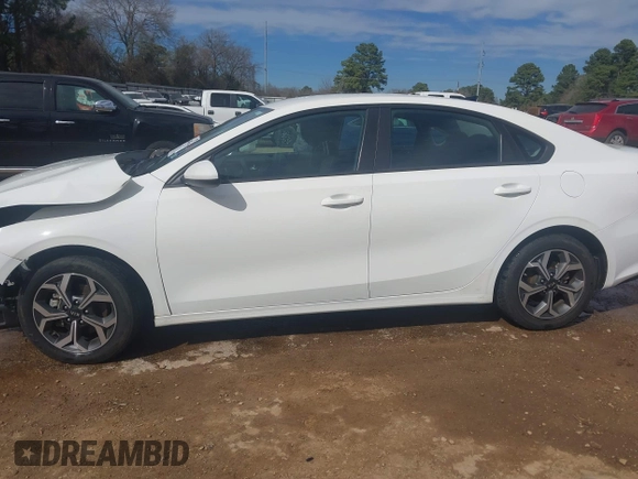 2021 Kia Forte LXS with VIN 3KPF24AD8ME309676, listed as a IAAI auction lot 41687663 with 73,104 mi miles and . Bid and sale history available at carsss.com. Image 15.