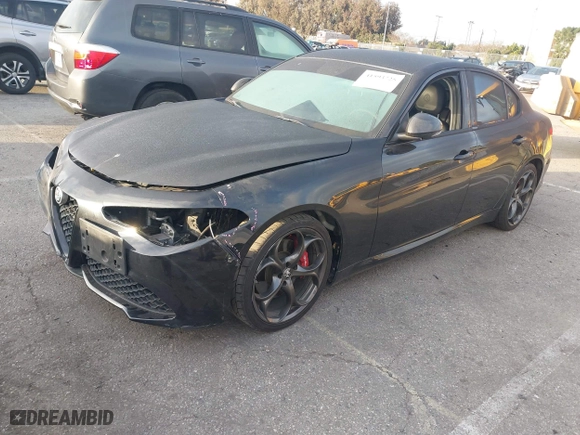 2019 Alfa Romeo Giulia with VIN ZARFAMAN4K7610914, listed as a IAAI auction lot 41593725 with 59,840 mi miles. Bid and sale history available at carsss.com. Image 18.