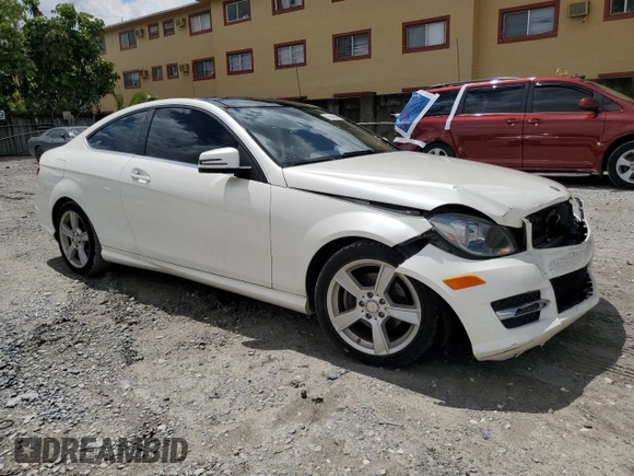 2013 Mercedes-Benz C 250 z VIN WDDGJ4HB8DG031492, wystawiony jako Copart lot #56948645 z przebiegiem 80 972 mil mil oraz Szkoda całkowita • Salvage title. Historia ofert i sprzedaży dostępna na DreamBid. Obrazek 4.