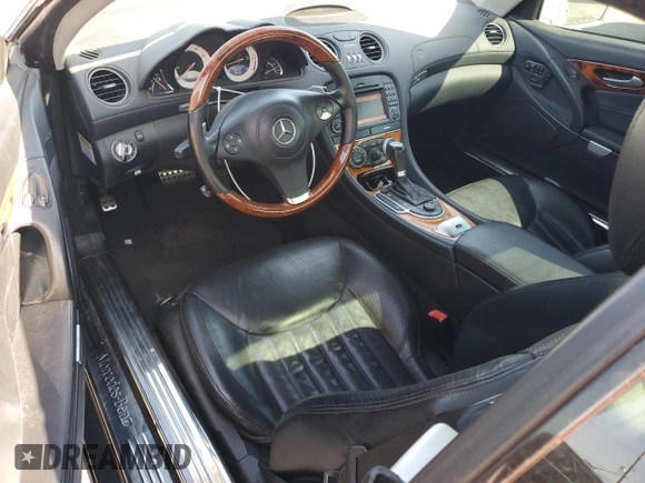 2009 Mercedes-Benz SL 550 z VIN WDBSK71F09F143733, wystawiony jako Copart lot #69045444 z przebiegiem 114 251 mil mil oraz Szkoda całkowita • Salvage title. Historia ofert i sprzedaży dostępna na DreamBid. Obrazek 8.
