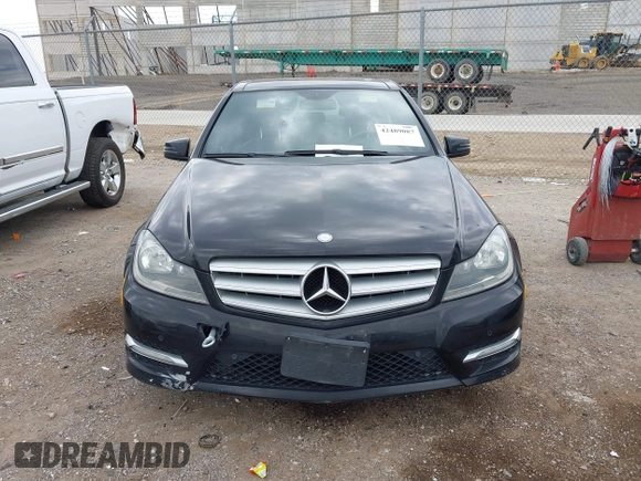 2012 Mercedes-Benz C 300 Sport z VIN WDDGF8BB9CR208314, wystawiony jako IAAI lot #42489087 z przebiegiem 117 601 mil mil oraz . Historia ofert i sprzedaży dostępna na DreamBid. Obrazek 12.