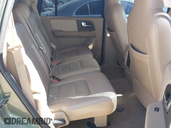 2005 Ford Expedition Special Service with VIN 1FMPU16535LA43096, listed as a IAAI auction lot 41725926 with 172,359 mi miles. Bid and sale history available at carsss.com. Image 8.
