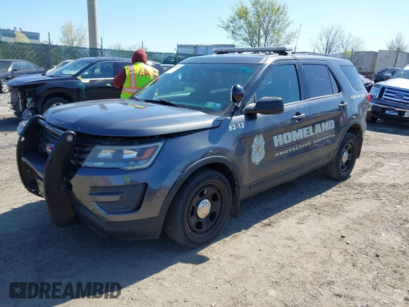 2016 Ford Utility Police Interceptor with VIN 1FM5K8AR2GGA62704, listed as a IAAI auction lot 42005557 with 123,661 mi miles. Bid and sale history available at carsss.com. Image 18.