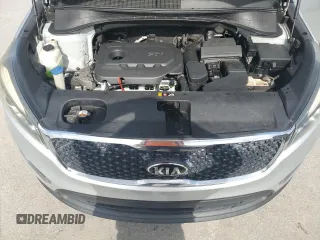 2017 Kia Sorento LX z VIN 5XYPG4A38HG257486, wystawiony jako Copart lot #60033685 z przebiegiem 85 605 mil mil oraz Czysty tytuł • Clean title. Historia ofert i sprzedaży dostępna na DreamBid. Obrazek 12.