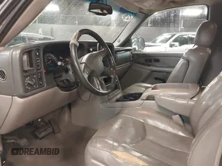 2005 Chevrolet Avalanche LS z VIN 3GNGK22G05G118929, wystawiony jako IAAI lot #42364988 z przebiegiem 280 772 mil mil oraz . Historia ofert i sprzedaży dostępna na DreamBid. Obrazek 5.