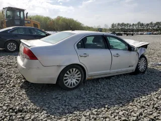 2010 Mercury Milan Hybrid z VIN 3MEDM0L31AR628337, wystawiony jako Copart lot #54600285 z przebiegiem 139 701 mil mil oraz Szkoda całkowita • Salvage title. Historia ofert i sprzedaży dostępna na DreamBid. Obrazek 3.