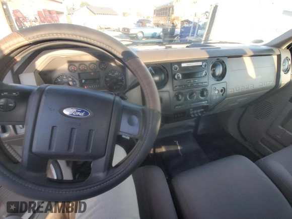 2009 Ford F-350 with VIN 1FDSF35Y09EA28559, listed as a Copart auction lot 46717995 with 235,706 mi miles and Clean title. Bid and sale history available at DreamBid. Image 9.