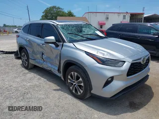 2022 Toyota Highlander XLE z VIN 5TDGZRAH3NS128976, wystawiony jako IAAI lot #42293389 z przebiegiem 26 888 mil mil oraz . Historia ofert i sprzedaży dostępna na DreamBid. Obrazek 1.
