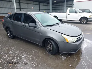 2009 Ford Focus SE z VIN 1FAHP35N49W180992, wystawiony jako IAAI lot #42360584 z przebiegiem 223 064 mil mil oraz . Historia ofert i sprzedaży dostępna na DreamBid. Obrazek 1.