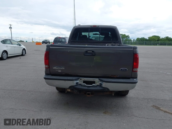2006 Ford F-250 XL z VIN 1FTSW215X6ED62071, wystawiony jako IAAI lot #42416841 z przebiegiem 240 855 mil mil oraz . Historia ofert i sprzedaży dostępna na DreamBid. Obrazek 17.