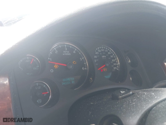 2008 Chevrolet Silverado 1500 LT w/1LT with VIN 2GCEK133881327399, listed as a IAAI auction lot 41334350 with 241,231 mi miles. Bid and sale history available at carsss.com. Image 7.