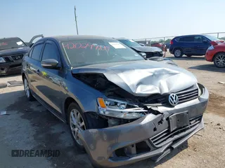 2012 Volkswagen Jetta SE с VIN 3VWDX7AJ7CM337647, выставлен на аукционе IAAI как лот 42024489 с пробегом 174 827 миль миль и . История ставок и продаж доступна на DreamBid. Изображение 1.