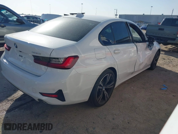 2022 BMW 3 Series 330i z VIN 3MW5R1J01N8C72194, wystawiony jako IAAI lot #41833596 z przebiegiem 24 296 mil mil oraz . Historia ofert i sprzedaży dostępna na DreamBid. Obrazek 4.