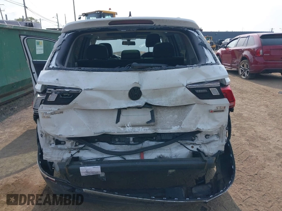 2018 Volkswagen Tiguan SEL с VIN 3VV2B7AX6JM099706, выставлен на аукционе IAAI как лот 42445727 с пробегом 158 954 миль миль и . История ставок и продаж доступна на DreamBid. Изображение 6.