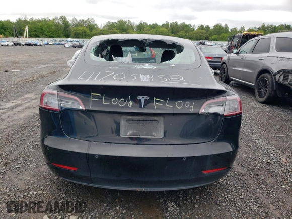 2019 Tesla Model 3 Mid Range z VIN 5YJ3E1EA0KF394514, wystawiony jako Copart lot #58051215 z przebiegiem Nie podano mil oraz Szkody całkowita. Historia ofert i sprzedaży dostępna na DreamBid. Obrazek 6.