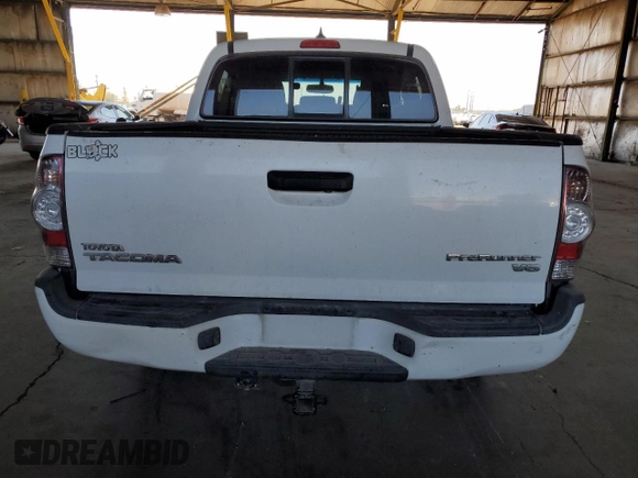 2015 Toyota Tacoma PreRunner z VIN 3TMJU4GNXFM175959, wystawiony jako Copart lot #57895825 z przebiegiem 157 955 mil mil oraz Szkoda całkowita • Salvage title. Historia ofert i sprzedaży dostępna na DreamBid. Obrazek 6.