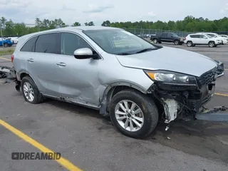 2019 Kia Sorento L z VIN 5XYPG4A36KG593306, wystawiony jako IAAI lot #42084345 z przebiegiem 115 241 mil mil oraz . Historia ofert i sprzedaży dostępna na DreamBid. Obrazek 1.