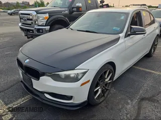 2014 BMW 3 Series 328i xDrive с VIN WBA3B5G57ENS10589, выставлен на аукционе IAAI как лот 42476824 с пробегом 208 112 миль миль и . История ставок и продаж доступна на DreamBid. Изображение 2.