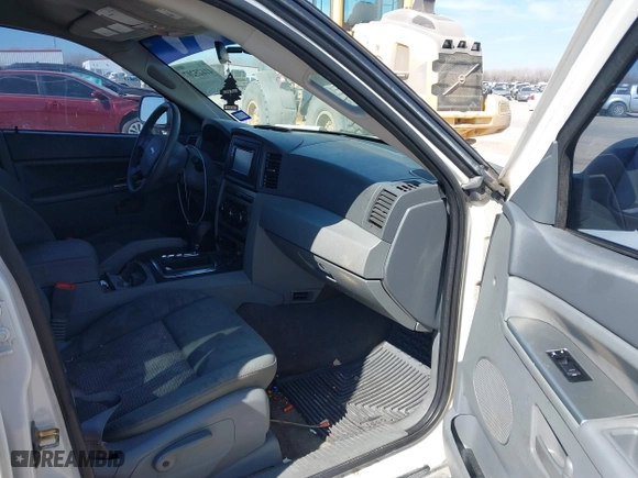 2007 Jeep Grand Cherokee Laredo with VIN 1J8GS48K97C597673, listed as a IAAI auction lot 41625207 with 150,365 mi miles. Bid and sale history available at carsss.com. Image 5.