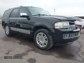 2013 Lincoln Navigator z VIN 5LMJJ2H58DEL05518, wystawiony jako IAAI lot #42195212 z przebiegiem 158 121 mil mil oraz . Historia ofert i sprzedaży dostępna na DreamBid. Obrazek 1.