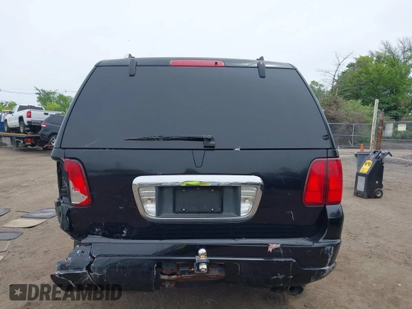 2003 Lincoln Navigator Luxury z VIN 5LMFU28R13LJ43211, wystawiony jako IAAI lot #42331844 z przebiegiem 166 139 mil mil oraz . Historia ofert i sprzedaży dostępna na DreamBid. Obrazek 16.