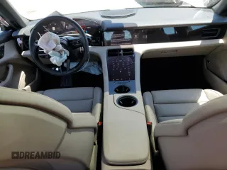 2024 Porsche Taycan z VIN WP0AA2Y1XRSA10095, wystawiony jako Copart lot #60040284 z przebiegiem 1 732 mil mil oraz Szkoda całkowita • Salvage title. Historia ofert i sprzedaży dostępna na DreamBid. Obrazek 8.