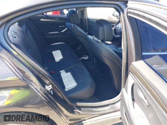 2013 BMW 5 Series 528i with VIN WBAXG5C58DD232582, listed as a IAAI auction lot 41890082 with 150,401 mi miles and . Bid and sale history available at carsss.com. Image 8.