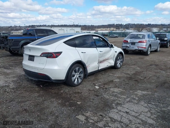 2021 Tesla Model Y Long Range with VIN 5YJYGDEEXMF283914, listed as a IAAI auction lot 41661936 with 53,212 mi miles. Bid and sale history available at carsss.com. Image 4.
