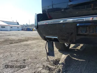 2014 Cadillac Escalade ESV Premium z VIN 1GYS4JEF7ER143539, wystawiony jako IAAI lot #41802142 z przebiegiem 174 584 mil mil oraz . Historia ofert i sprzedaży dostępna na DreamBid. Obrazek 18.