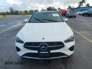 2025 Mercedes-Benz CLA 250 z VIN W1K5J4GBXSN516282, wystawiony jako IAAI lot #41092559 z przebiegiem 7917 mil mil oraz . Historia ofert i sprzedaży dostępna na DreamBid. Obrazek 12.