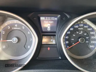 2013 Hyundai Elantra GT with VIN KMHD35LE4DU100416, listed as a Copart auction lot 42639174 with 212,182 mi miles and Salvage Title. Bid and sale history available at carsss.com. Image 9.