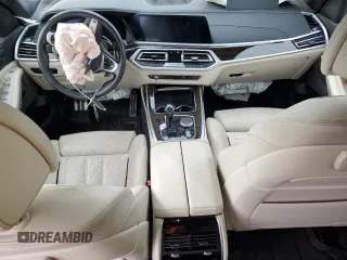 2020 BMW X7 xDrive40i with VIN 5UXCW2C09L9B77747, listed as a Copart auction lot 42697335 with 0 mi miles and Salvage Title. Bid and sale history available at carsss.com. Image 8.