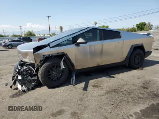2024 Tesla Cybertruck Cyberbeast z VIN 7G2CEHEE6RA019467, wystawiony jako Copart lot #64861264 z przebiegiem 1776 mil mil oraz Szkody całkowita. Historia ofert i sprzedaży dostępna na DreamBid. Obrazek 1.