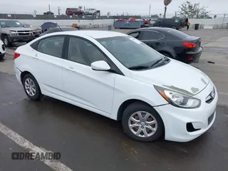 2013 Hyundai Accent GLS z VIN KMHCT4AE9DU412398, wystawiony jako IAAI lot #42504990 z przebiegiem 129 991 mil mil oraz . Historia ofert i sprzedaży dostępna na DreamBid. Obrazek 1.