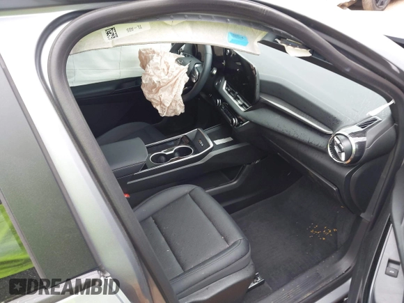 2025 Chevrolet Equinox FWD LT with VIN 3GNAXHEG5SL134200, listed as a IAAI auction lot 41946422 with 6,968 mi miles and . Bid and sale history available at DreamBid. Image 5.