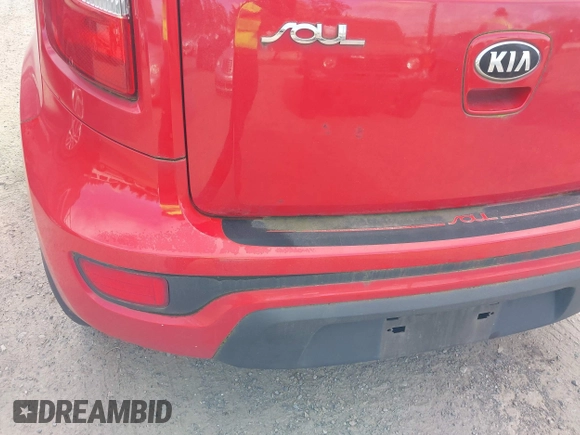 2013 Kia Soul with VIN KNDJT2A58D7612851, listed as a IAAI auction lot 42036713 with 188,886 mi miles. Bid and sale history available at carsss.com. Image 6.