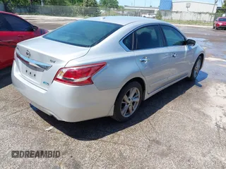 2013 Nissan Altima SV with VIN 1N4AL3AP9DC250808, listed as a IAAI auction lot 41980619 with 172,675 mi miles and . Bid and sale history available at carsss.com. Image 4.