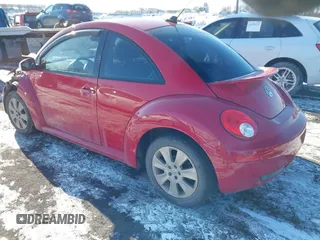 2010 Volkswagen New Beetle Coupe with VIN 3VWPG3AG8AM013467, listed as a IAAI auction lot 41364321 with 117,857 mi miles. Bid and sale history available at carsss.com. Image 3.