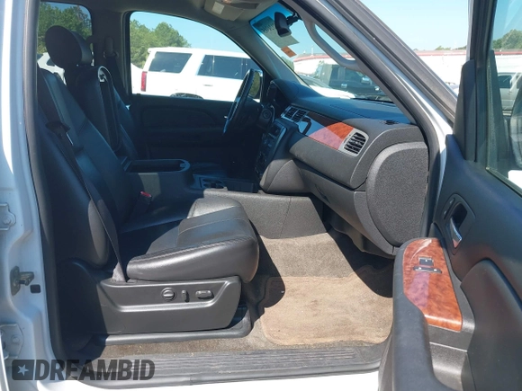 2009 GMC Yukon SLT w/4SA with VIN 1GKFK33049R241378, listed as a IAAI auction lot 42124385 with 292,192 mi miles. Bid and sale history available at carsss.com. Image 5.