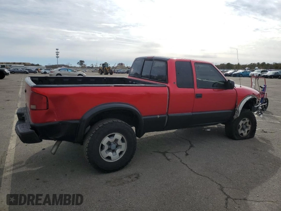 2002 Chevrolet S-10 LS with VIN 1GCCT19W528148246, listed as a Copart auction lot 45929905 with 151,017 mi miles and Salvage Title. Bid and sale history available at carsss.com. Image 3.