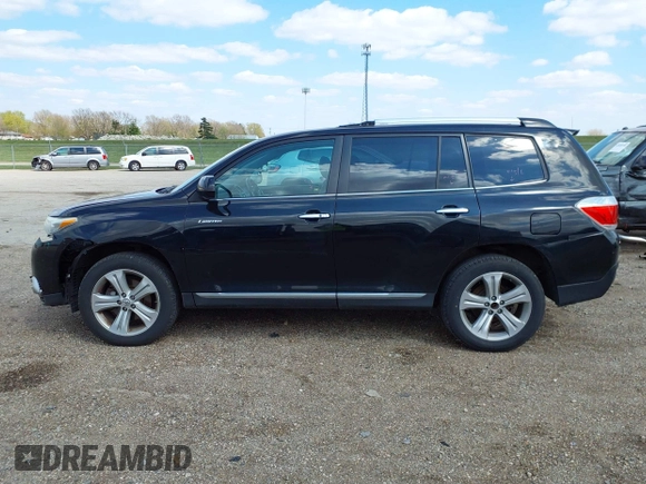 2013 Toyota Highlander Limited z VIN 5TDDK3EH1DS258901, wystawiony jako IAAI lot #42026696 z przebiegiem 110 465 mil mil oraz . Historia ofert i sprzedaży dostępna na DreamBid. Obrazek 14.
