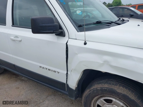 2016 Jeep Patriot Sport with VIN 1C4NJPBBXGD562646, listed as a IAAI auction lot 41929451 with 170,460 mi miles. Bid and sale history available at carsss.com. Image 12.