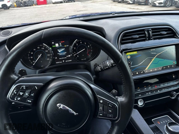 2020 Jaguar F-Pace 25t Premium z VIN SADCJ2FX7LA633057, wystawiony jako Copart lot #50072485 z przebiegiem 145 537 mil mil oraz Tytuł czysty. Historia ofert i sprzedaży dostępna na DreamBid. Obrazek 8.
