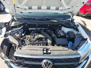 2022 Volkswagen Taos SE z VIN 3VVTX7B2XNM018298, wystawiony jako IAAI lot #42066332 z przebiegiem 36 025 mil mil oraz . Historia ofert i sprzedaży dostępna na DreamBid. Obrazek 10.
