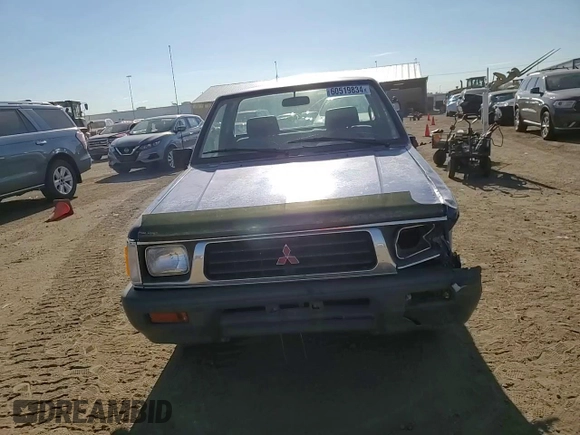 1994 Mitsubishi Mighty Max z VIN JA7LS21G4RP009588, wystawiony jako Copart lot #60519834 z przebiegiem 123 918 mil mil oraz Szkoda całkowita • Salvage title. Historia ofert i sprzedaży dostępna na DreamBid. Obrazek 11.