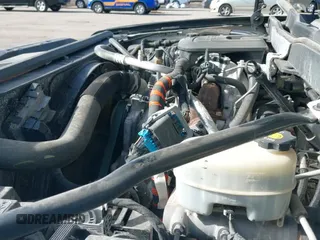 2015 Chevrolet Silverado 2500HD с VIN 1GB1KUE87FF512823, выставлен на аукционе IAAI как лот 40921228 с пробегом 265 411 миль миль и . История ставок и продаж доступна на DreamBid. Изображение 17.