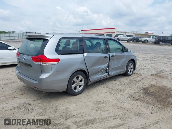 2014 Toyota Sienna L z VIN 5TDZK3DC5ES524062, wystawiony jako IAAI lot #42601245 z przebiegiem 130 892 mil mil oraz . Historia ofert i sprzedaży dostępna na DreamBid. Obrazek 4.