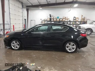 2013 Acura ILX Hybrid Technology with VIN 19VDE3F7XDE300823, listed as a IAAI auction lot 41619646 with 231,501 mi miles and . Bid and sale history available at carsss.com. Image 14.